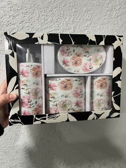 New beautiful bath set