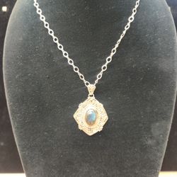 Genuine LABRADORITE OVAL PENDANT 