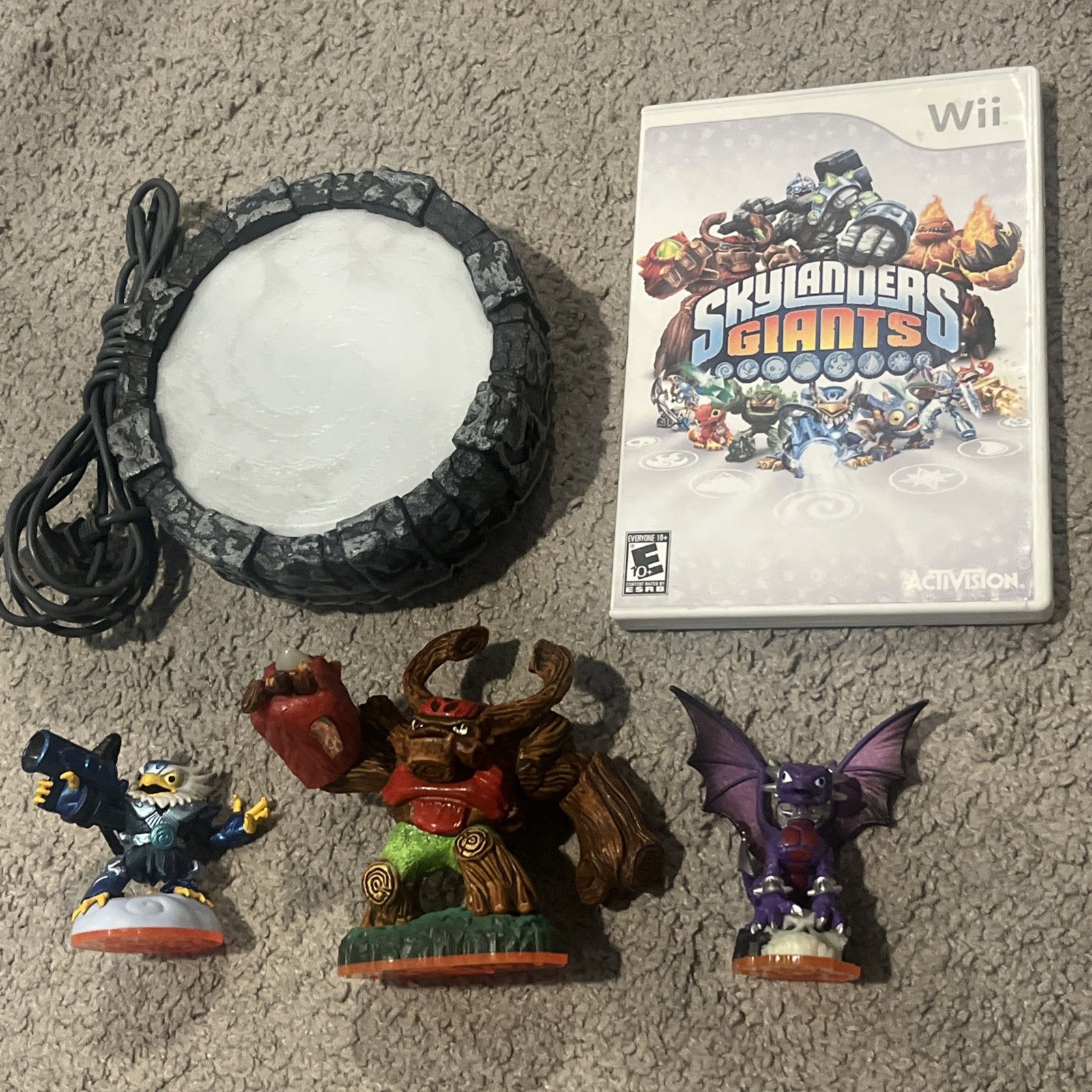 Skylanders Giants Nintendo Wii Starter Pack w/ Portal Figures Game Tested