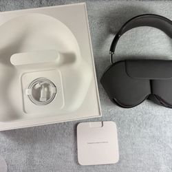Apple AirPod Maxs 