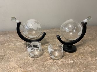 Globe Decanter With 2 Glasses