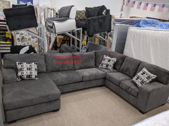New special Ashley Ballinasloe Smoke 3pc sectional special with pillows