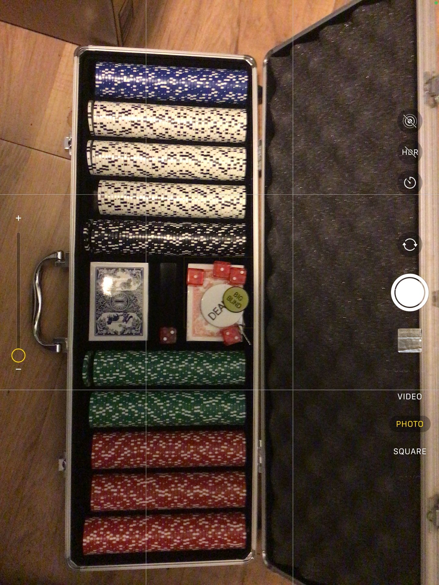 TITAN LSO POKER SET. ULTIMATE SET WITH 500 CHIPS, RULS FOR DIFFERENT GAMES INCLUDING TEXAS HOLDEM