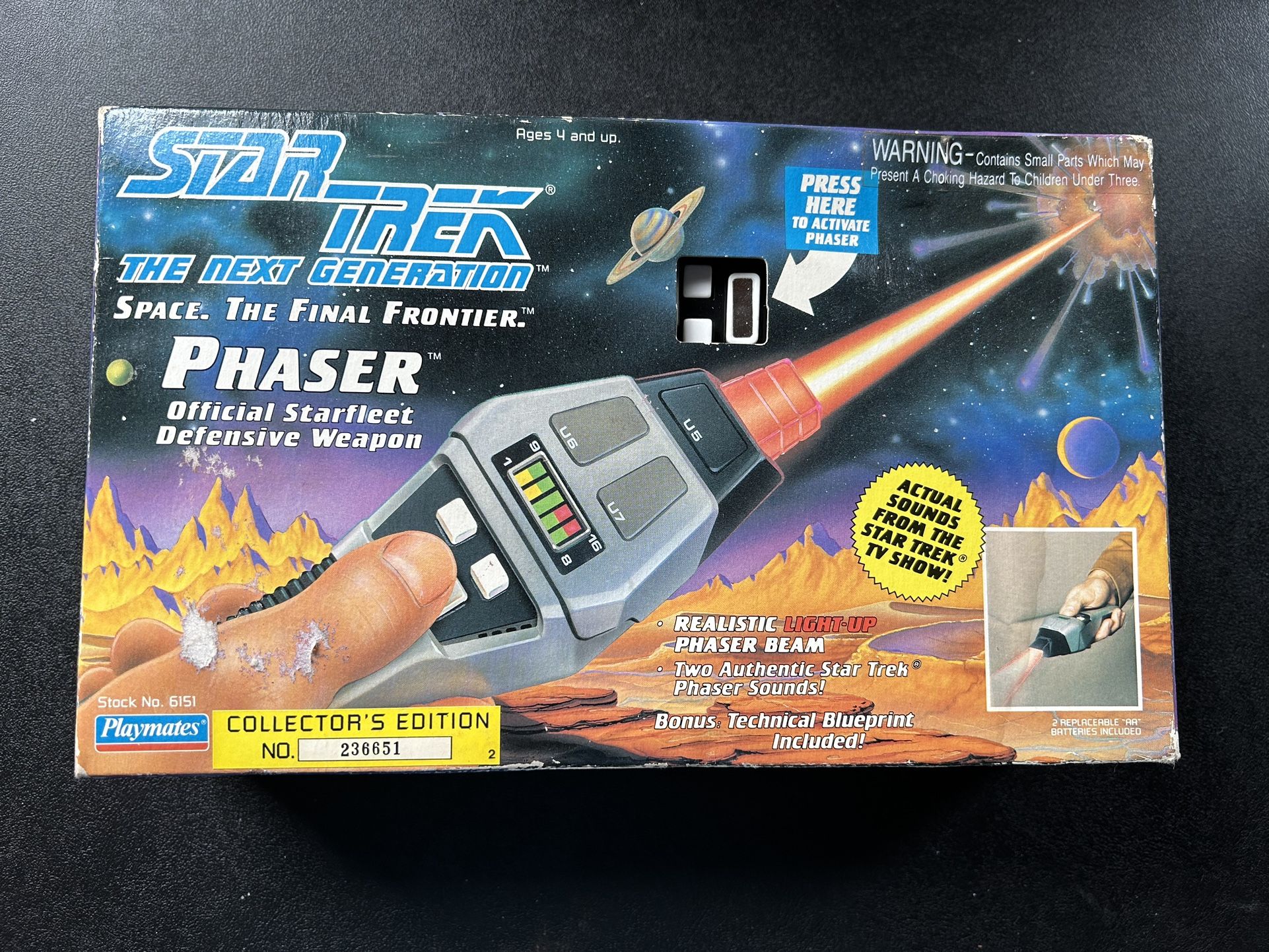 Star Trek TNG Phaser 1992 The toy inside has never left the box. The box hasn’t been opened, but the box is damaged as seen in the pictures.