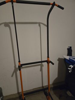 Pull up bar and dip station