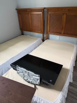 Twin beds with box springs