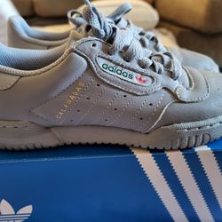 Adidas Yeezy Powerphase Grey Size 4