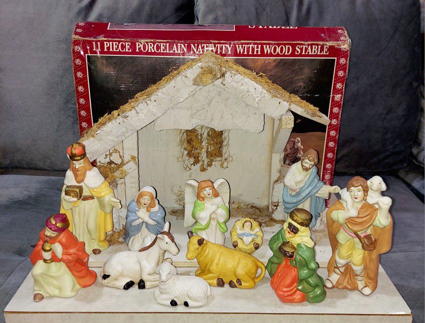 VINTAGE LB INTERNATION LIMITED EDITION CHRISTMAS 11 PIECE COLLECTIBLE PORCELAIN NATIVITY SET WITH REAL WOOD STABLE HAND-MADE HAND-PAINTED