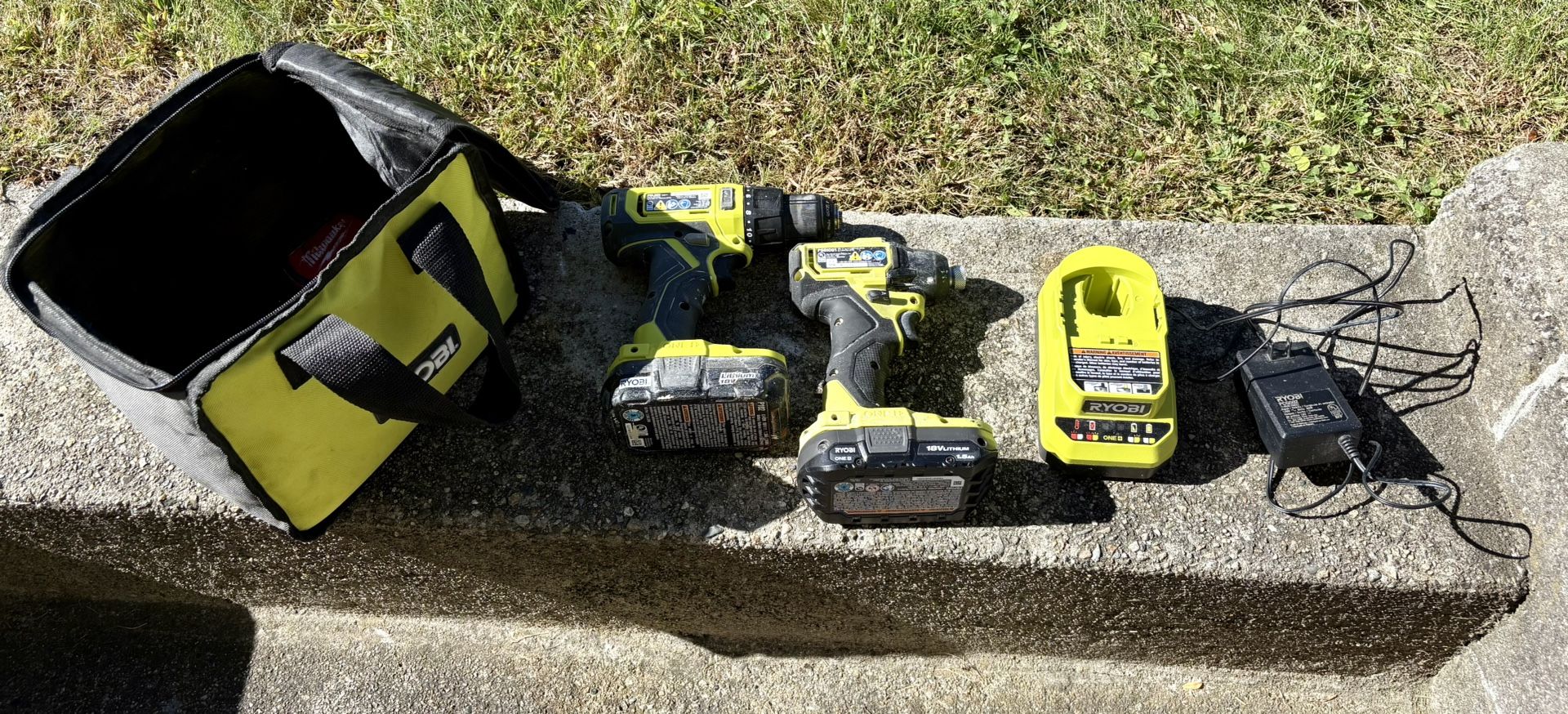 Ryobi Drill Set W Bag Lith Ion 18v & Charger 
