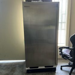 ELECTROLUX UPRIGHT FREEZER WITH ICE MAKER 