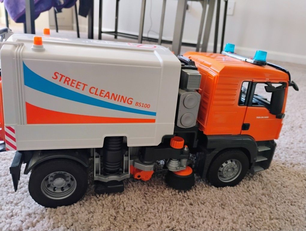 Bruder Street Cleaner Truck