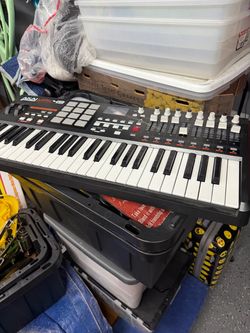 Akai professional mpk 49 keyboard