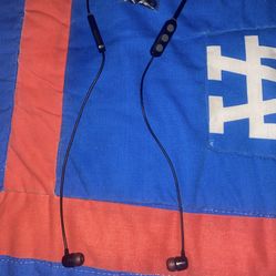 Skull Candy Earbuds ( Full Picture 3rd Slide