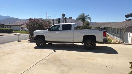 2015 Chevrolet Silverado 2500HD Z71 Crew Cab