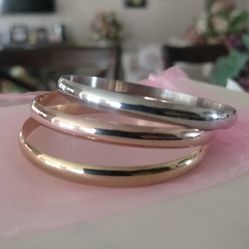 3 Colored Bracelets 