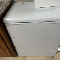 Hotpoint Chest Freezer – Needs Freon Or Servicing 
