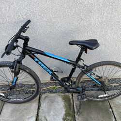 TREK 820 16” Mountain Bike  