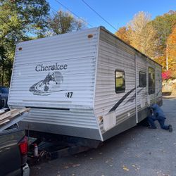 2006 Forest River Cherokee 28b Track Camper