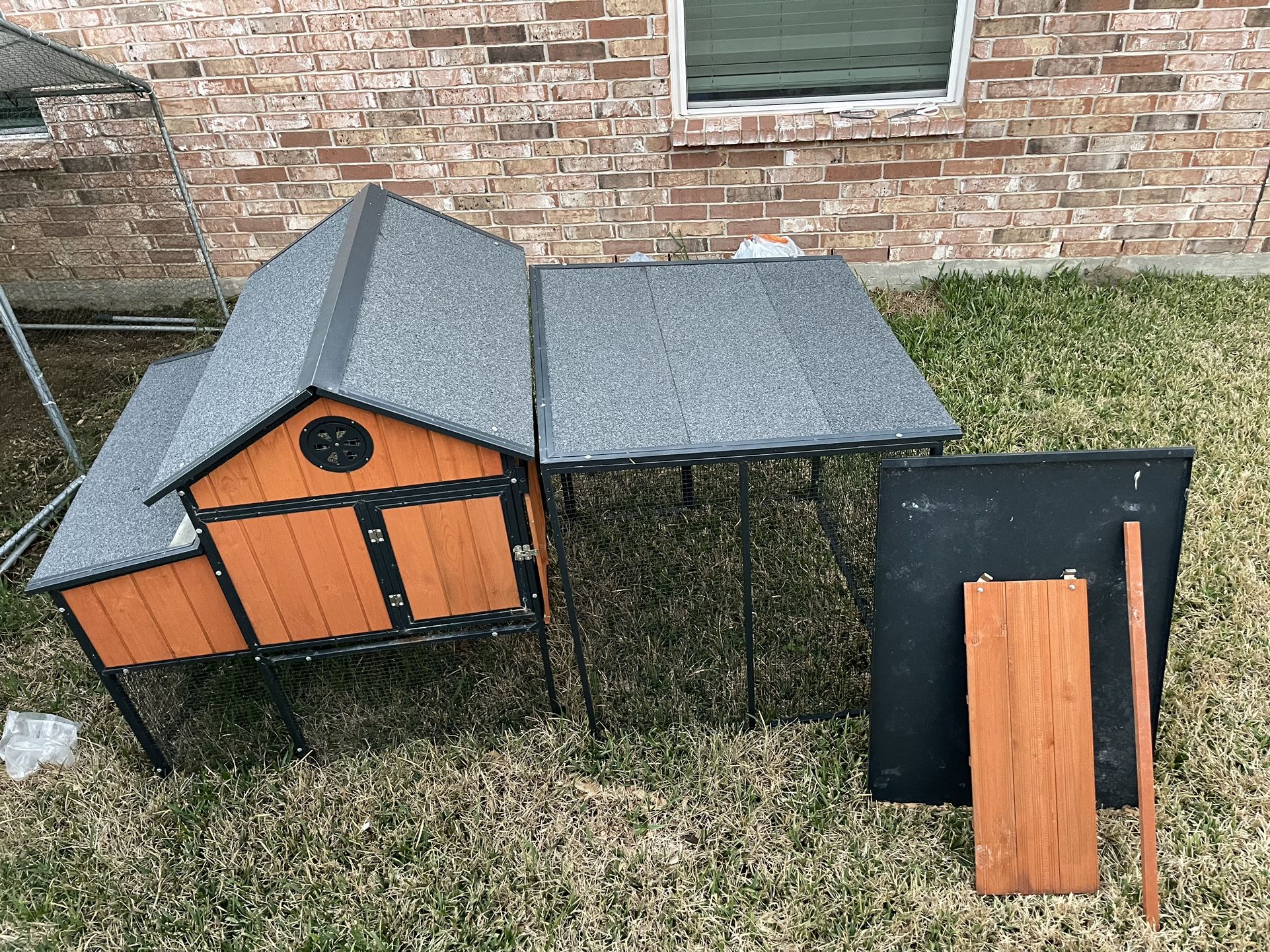 Chicken Coop & Walk In Chicken Run for Sale in Alvin, TX OfferUp