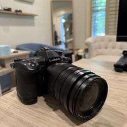 Panasonic LUMIX G9 with a Leica 10-25mm f1.7 lens