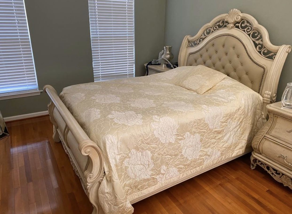 Bed Room Furniture Set