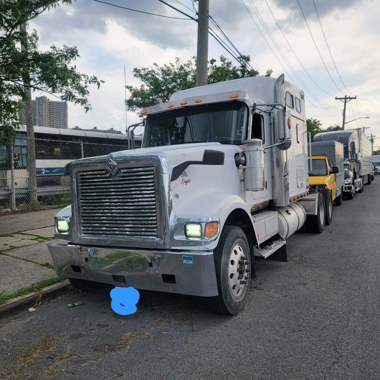 2005 International 990i