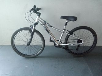 BICYCLE CANNONDALE 6 SPEED SIZE 24 BRAND NEW