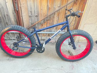Mongoose fat tire pedal bike