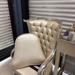 White throne, armchair with diamond and silver detail