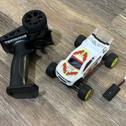 Losi 1/28 Micro-T 2S 2WD RTR Stadium Truck (Battery & Charger Included) (white)