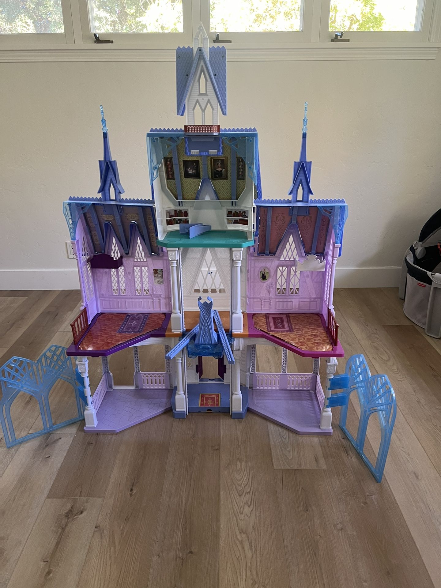  Disney Frozen Ultimate Arendelle Castle Playset