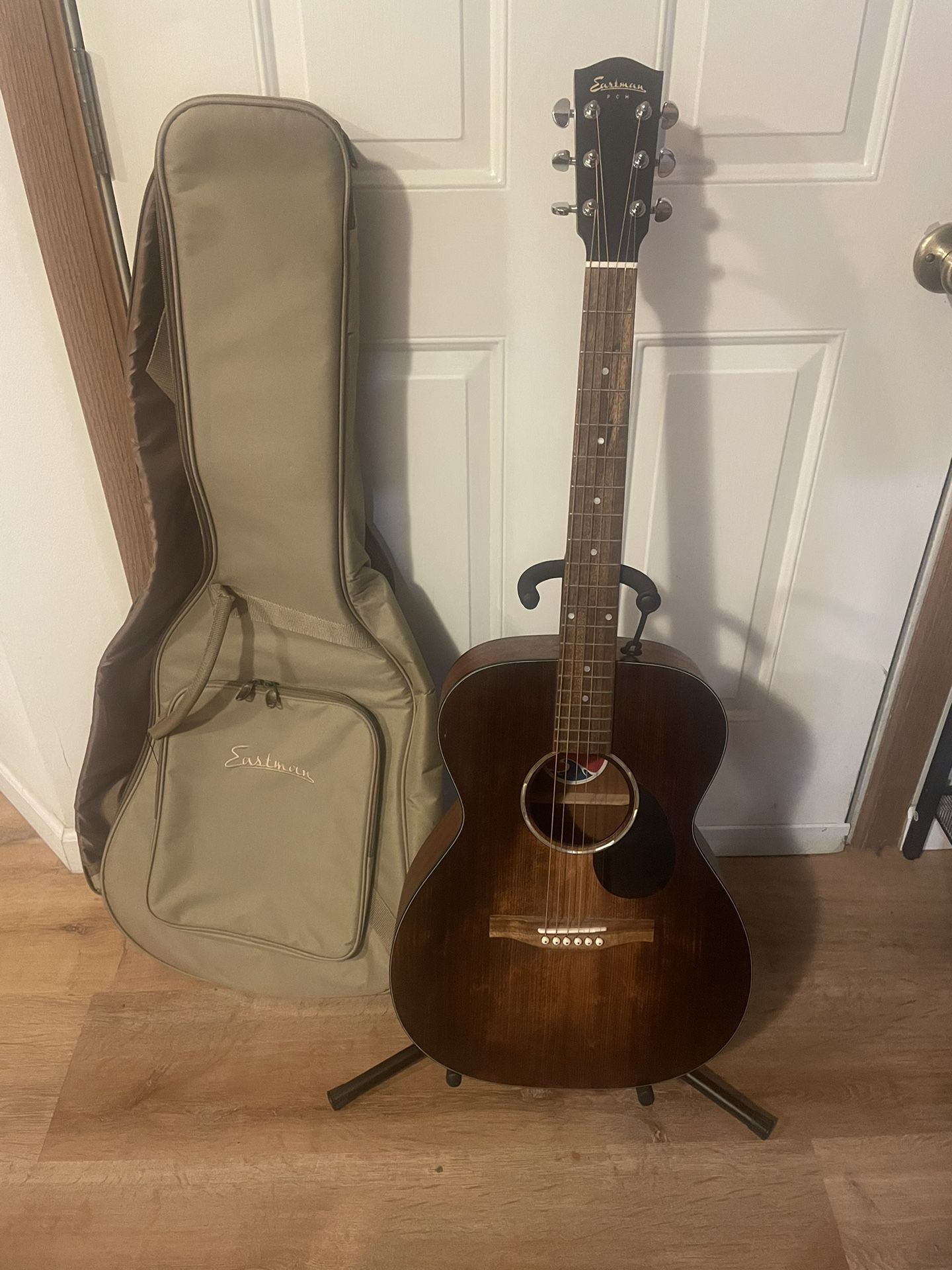 Acoustic Guitar Bundle 