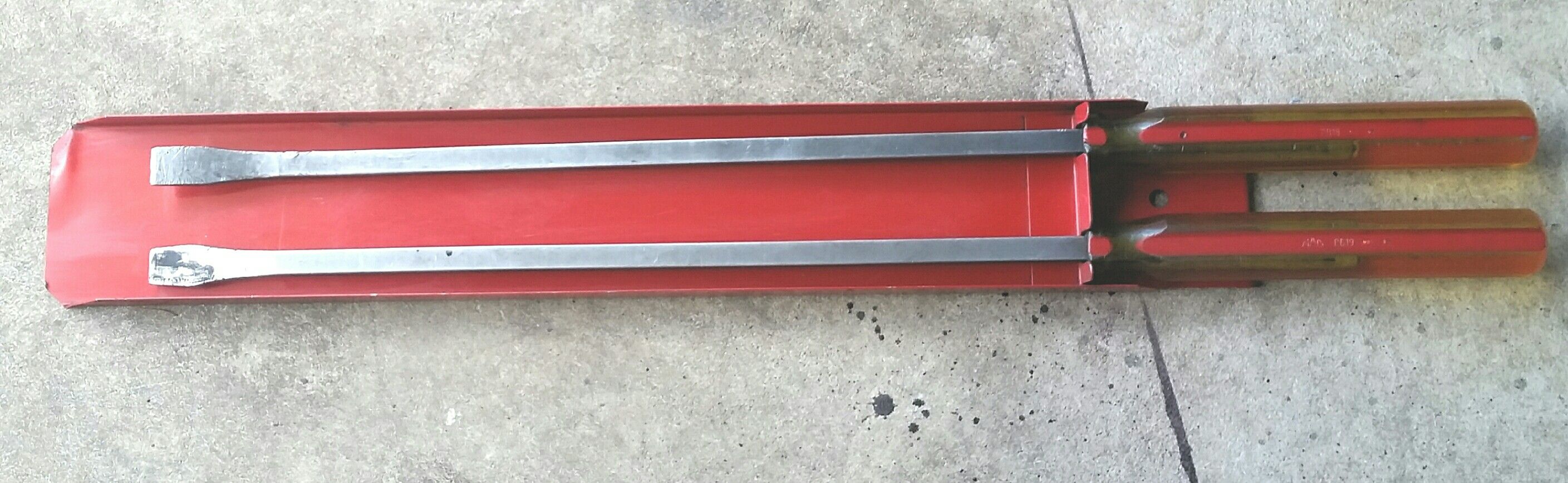 Mac Tools PB18 & PB19 PRY BAR SET with holder for Sale in Portland, OR