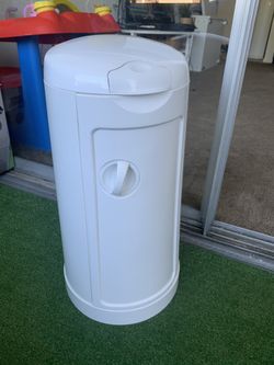 Munchkin Step Diaper Pail Powered by Arm & Hammer