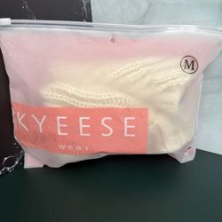 ⸻KyeeSe Knit Scarf – Cream Cable Knit – New With Tag