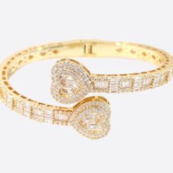 Heart Love Bangle Bracelet - Gold