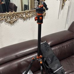 Tripod with Faceplate ,New!