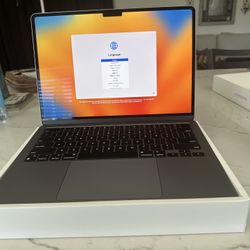13.6-inch MacBook Air with Apple M2 chip