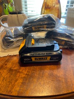 New Dewalt 1.5 Batteries 20V $25 Each Cada Una Firm-Firme