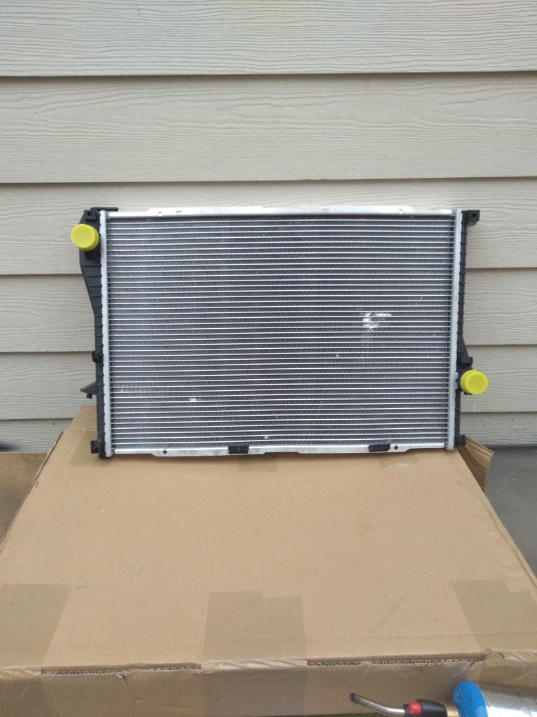 1997 to 2003 BMW 540i Radiator