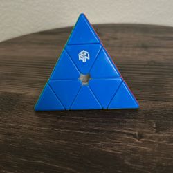 GAN Extra Magnetic Smooth Turn Pyramid