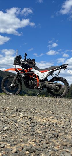 2025 KTM 390 Adventure R w/full kit 1500 miles