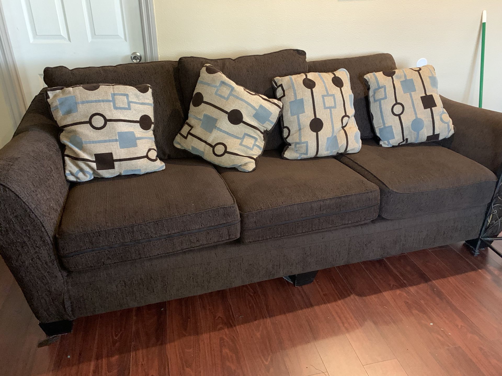 Brown couch... pick up only...need it out ASAP!!