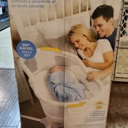 - Halo Bassinet Swivel Sleeper Essentia