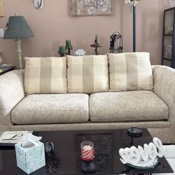 Sofa With 3 Pillows 