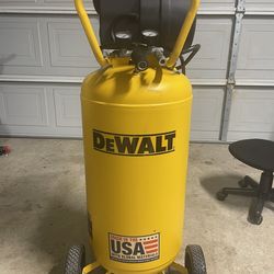 DEWALT 27 Gallon Vertical Air Compressor (DXCM272)