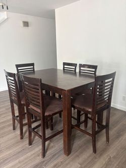 Extendible dining table