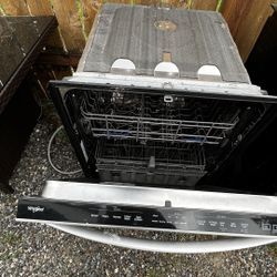 Free 🆓 Dishwasher/ Electric Stove 