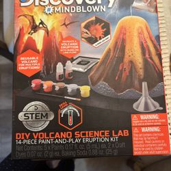 Discovery Mind blown Volcano Paint And Play Kit