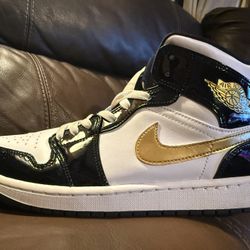 Gold And Black Air Jordan Size 11